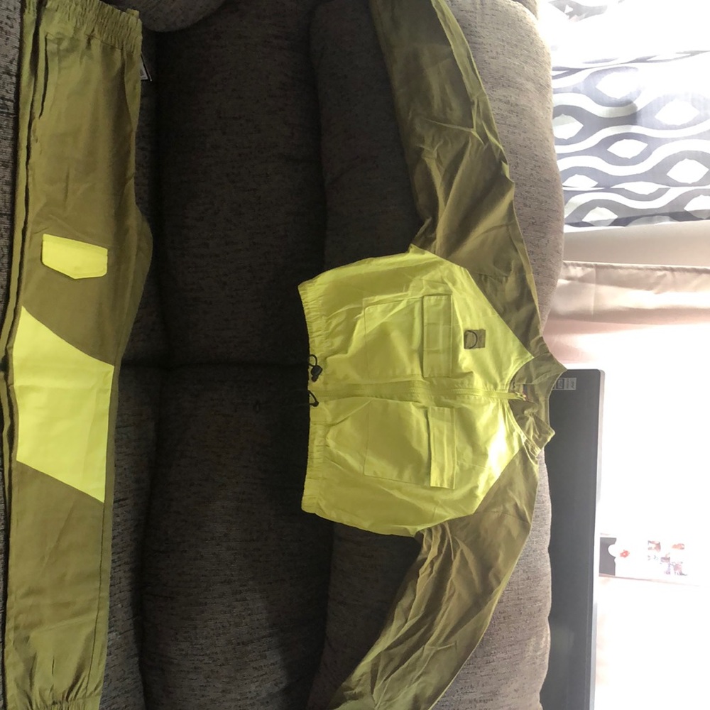 Brand New Never Worn Green Cropped jogger set